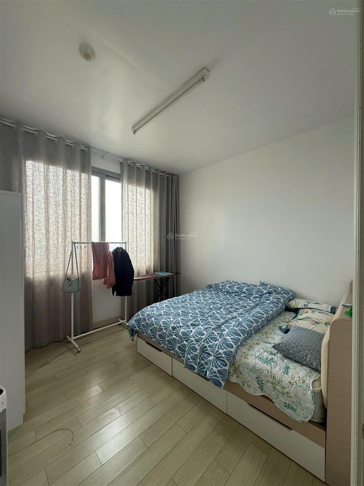 Bán căn 139m2 đồ cơ bản rất mới ban công đông nam cccc hyundai hillstate