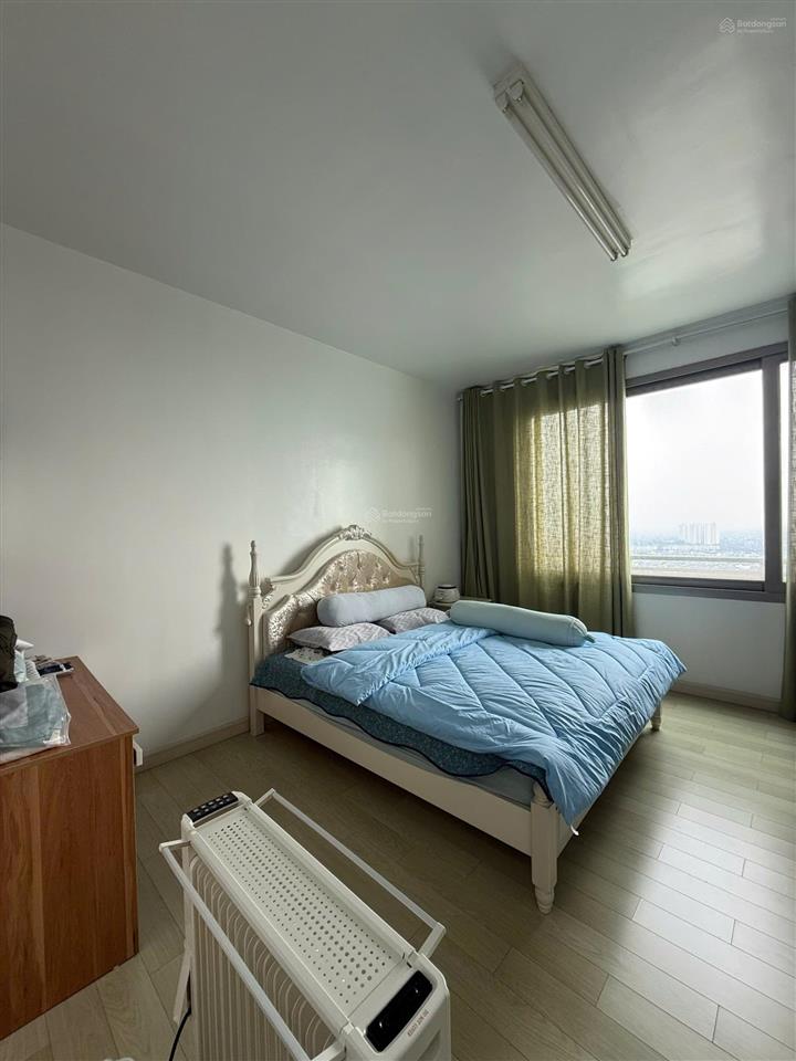 Bán căn 139m2 đồ cơ bản rất mới ban công đông nam cccc hyundai hillstate