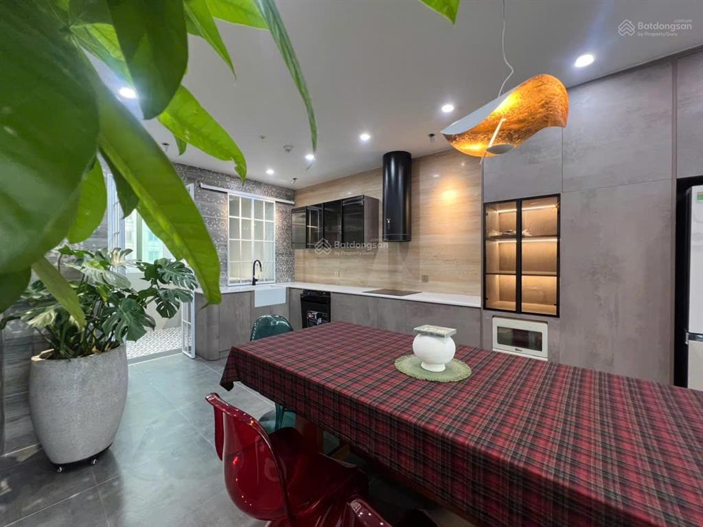 Bán căn 139m2 full đồ đẹp cao cấp ban công đông nam cccc hyundai hillstate