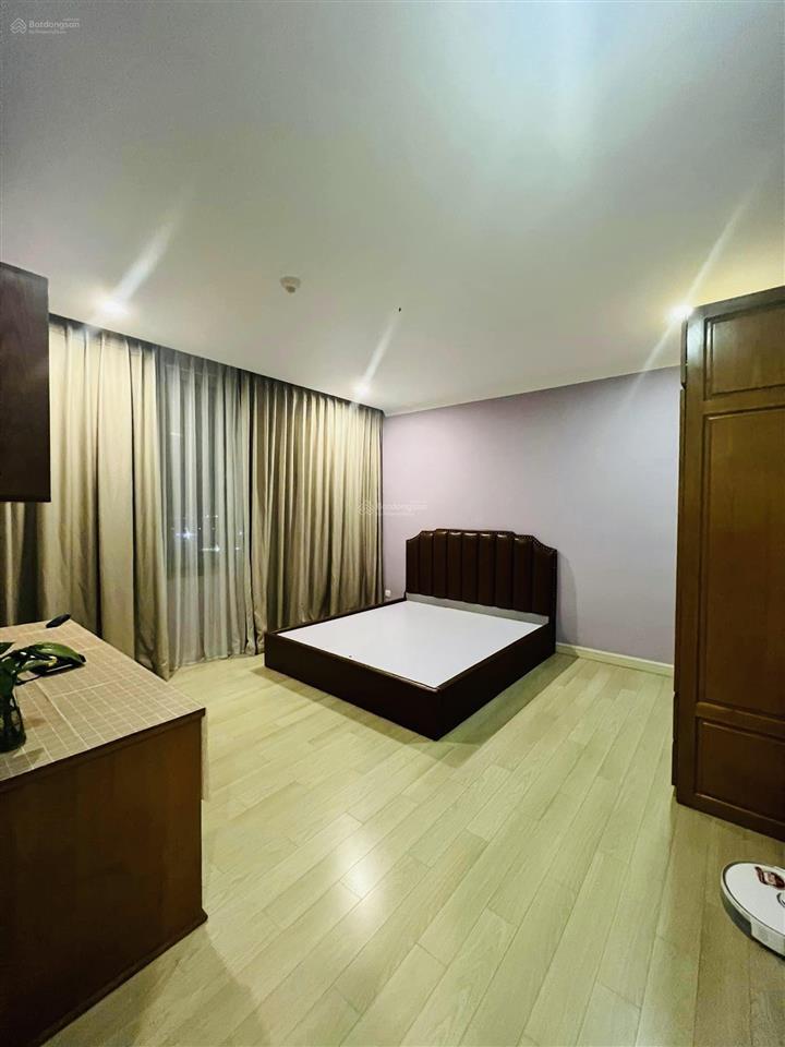 Bán căn 139m2 đồ cơ bản rất mới ban công đông nam cccc hyundai hillstate