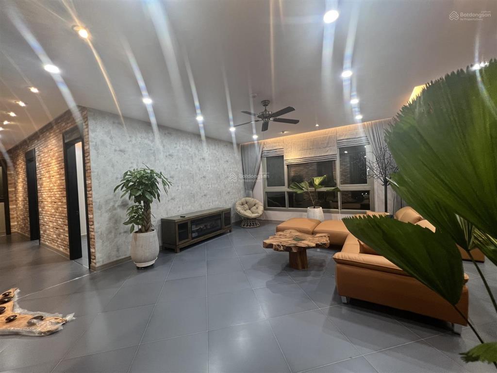 Bán căn 136m2 3pn full đồ cccc giá thấp nhất hiện nay