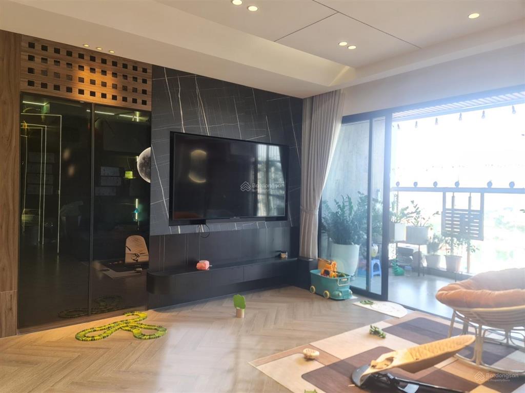 Bán gấp căn góc 143m2 full đồ đẹp ban công tây nam hpc landmark, giá siêu tốt chỉ 8.8 tỷ