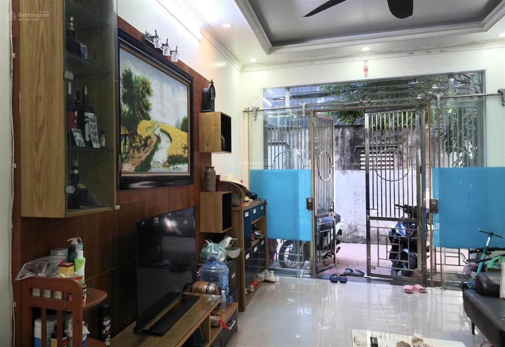 Bán nhà dân miếu hai xã có nội thất gắn tường