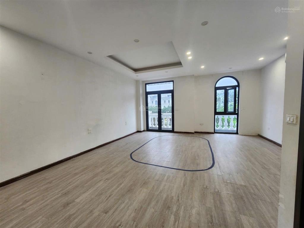 20.5tỷ! nhà phố khu ngọc trai mặt đường 52m kinh doanh sầm uất cho thuê 30tr/tháng vinhomes gia lâm