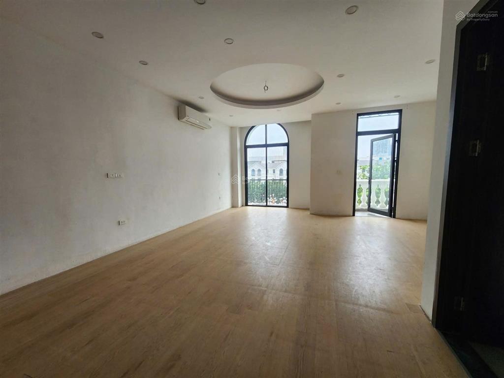 20.5tỷ! nhà phố khu ngọc trai mặt đường 52m kinh doanh sầm uất cho thuê 30tr/tháng vinhomes gia lâm