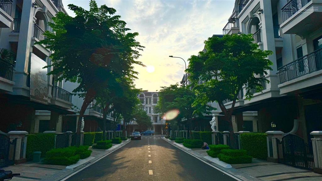 Cần tiền chủ cần bán gấp nhà phố the classia. giá 14,2 tỷ. giá thật không ảo. xem nhà liền