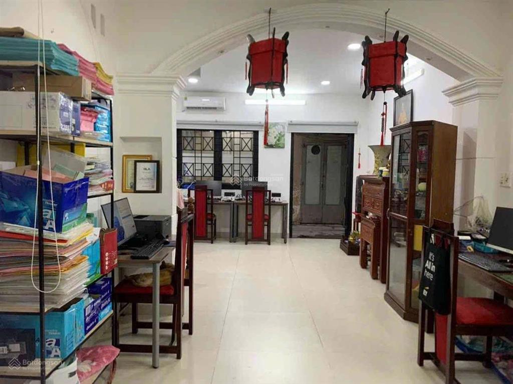 Bán gấp  gần mặt tiền  hồ văn huê  37 m2  2 tầng  5.99 tỷ