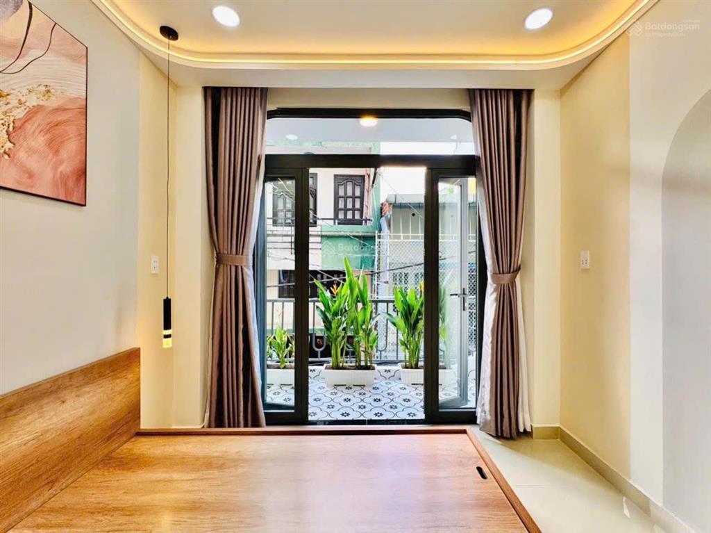Ngay ngã 4 phú nhuận  gần mt nguyễn kiệm  45 m2  3 tầng  chỉ hơn 6 tỷ