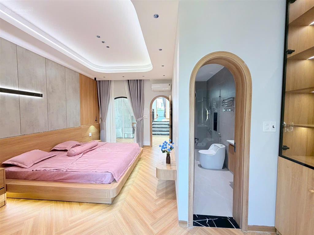 Cho thuê nhà 3 tầng mặt tiền lỗ giáng 23  hoà xuân  đà nẵng