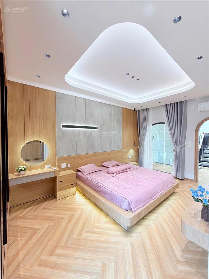 Cho thuê nhà 3 tầng mặt tiền lỗ giáng 23  hoà xuân  đà nẵng