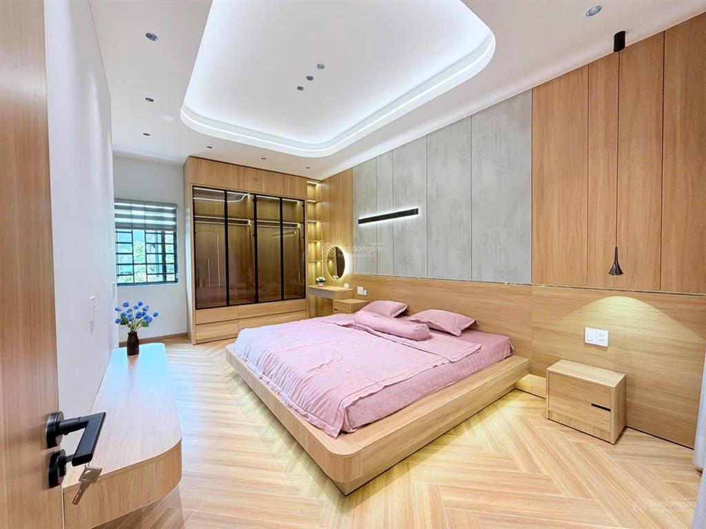 Cho thuê nhà 3 tầng mặt tiền lỗ giáng 23  hoà xuân  đà nẵng