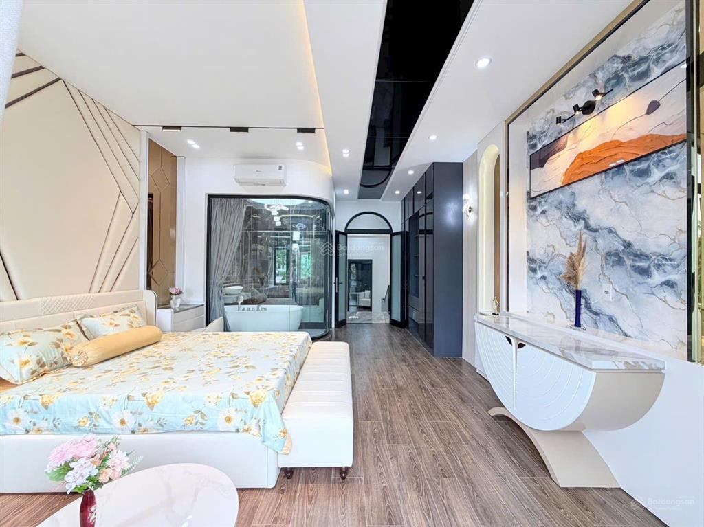 Cho thuê nhà 3 tầng mặt tiền hồ tùng mậu gần nguyễn sinh sắc