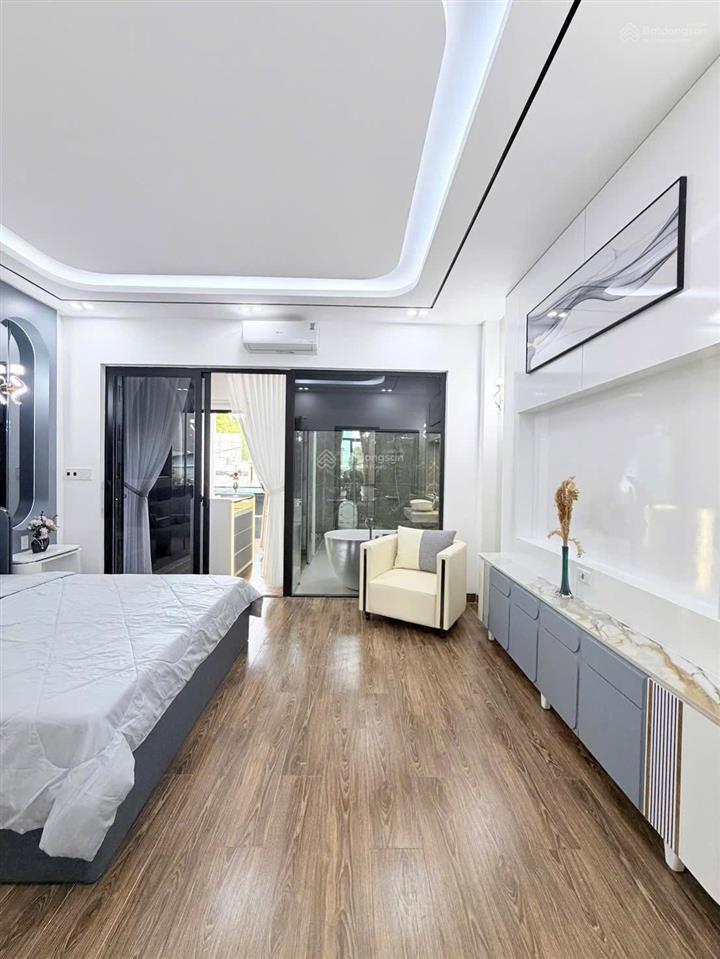Cho thuê nhà 3 tầng mặt tiền hồ tùng mậu gần nguyễn sinh sắc