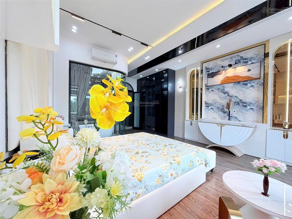 Cho thuê nhà 3 tầng mặt tiền hồ tùng mậu gần nguyễn sinh sắc