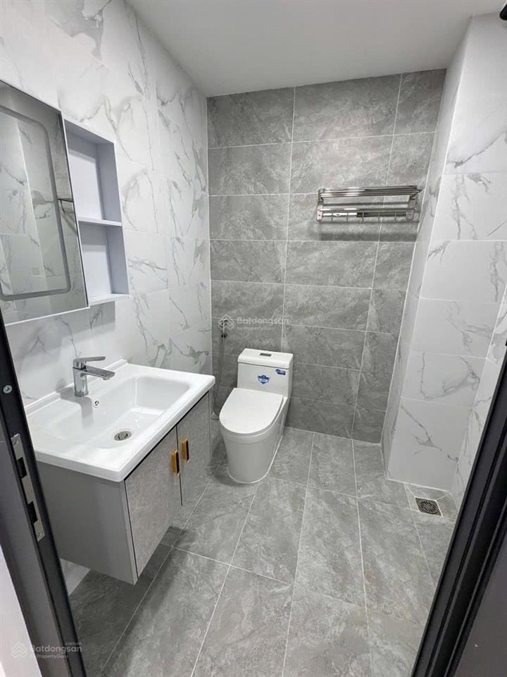 Gần mặt tiền phan xích long 50m2, 5 tầng (3,35x15m) 4pn, 6wc, 3 sân thượng. giá chỉ 8,9 tỷ