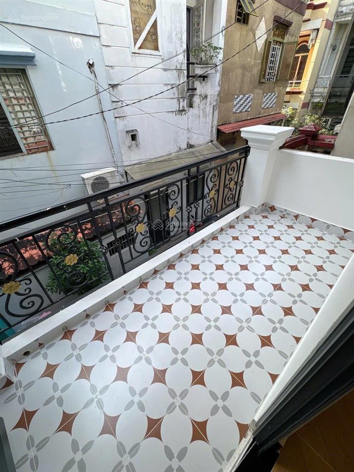 Gần mặt tiền phan xích long 50m2, 5 tầng (3,35x15m) 4pn, 6wc, 3 sân thượng. giá chỉ 8,9 tỷ