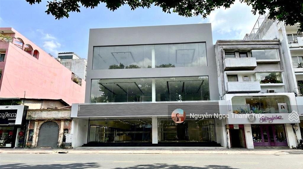 Mặt tiền đôi hai bà trưng q3 ngang 10 dài 30m trục vàng kinh doanh giá 210 triệu