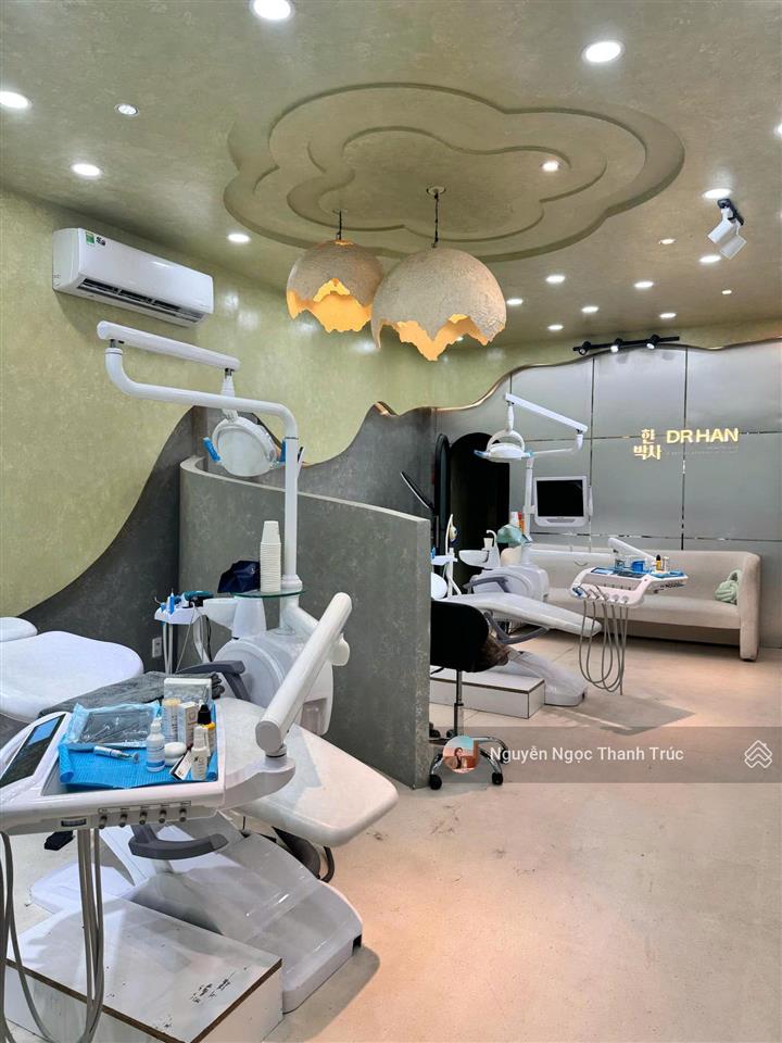 Mặt tiền ngang 10m  ba tháng hai vị trí kinh doanh đắc địa quận 10