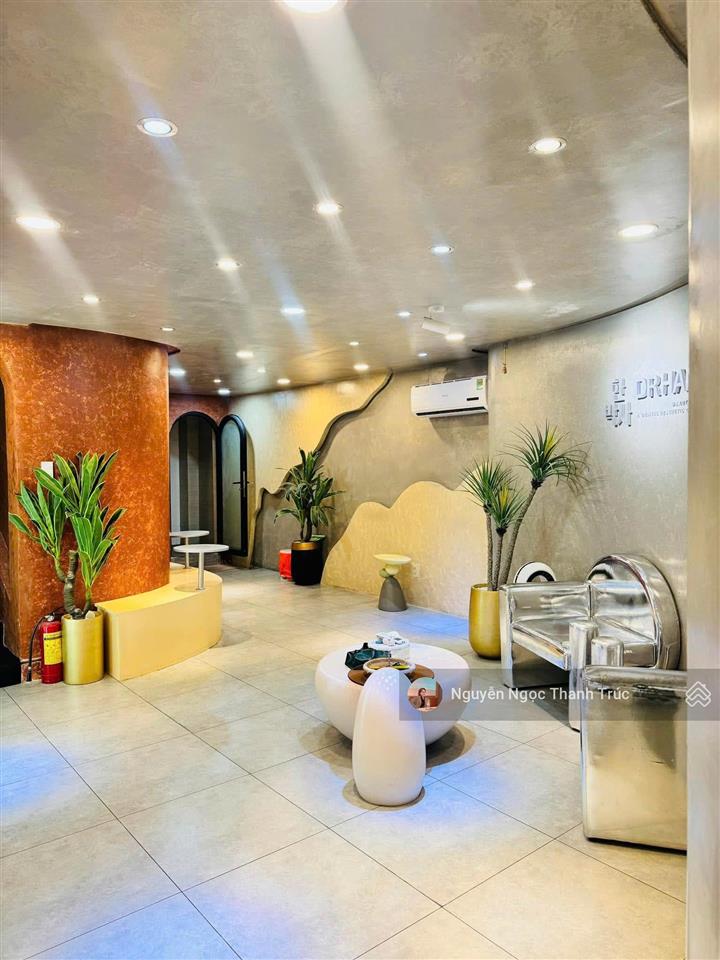 Mặt tiền ngang 10m  ba tháng hai vị trí kinh doanh đắc địa quận 10