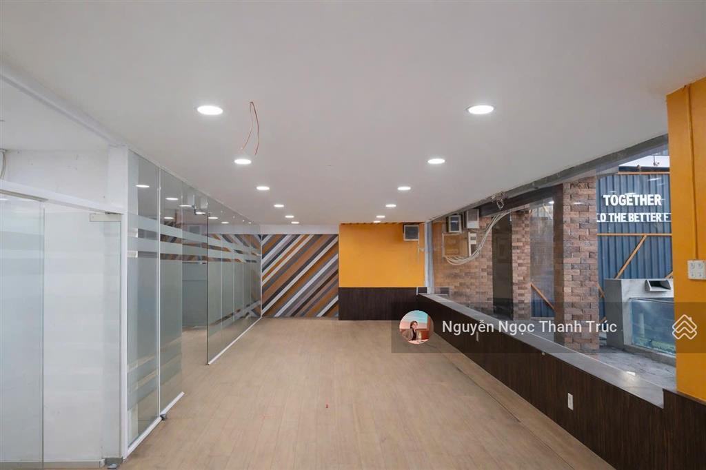 Góc 2 mặt tiền trần kế xương, phú nhuận ngang 12m, có thang máy chuyển hàng