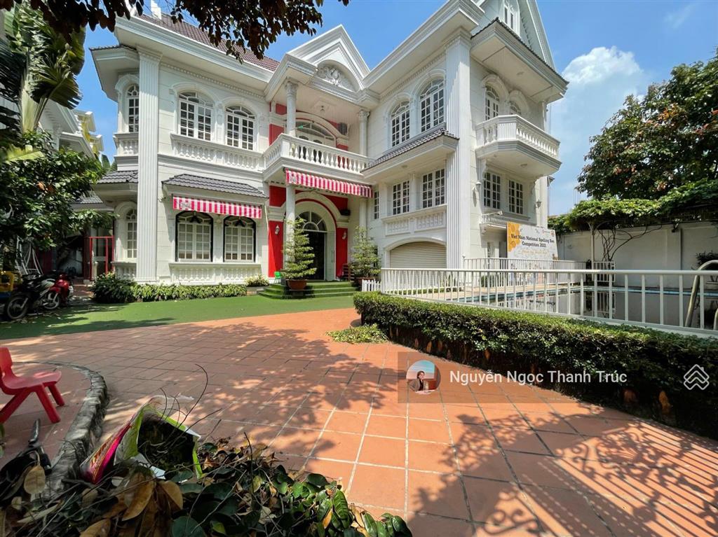 Cho thuê biệt thự đường số 10, thảo điền, quận 2  hơn 500m sàn  280 triệu/tháng