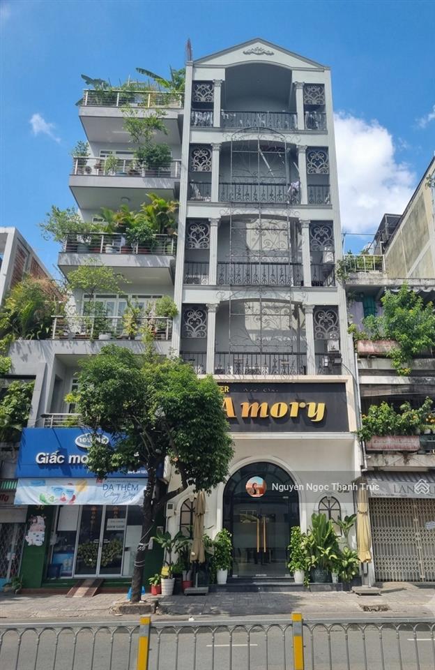Mặt tiền nguyễn biểu, quận 5  dt 7x20m  trệt 5 lầu, thang máy, 15 phòng, pccc  85 triệu/tháng