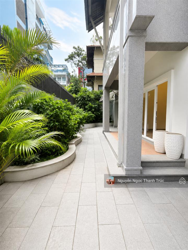 Cho thuê biệt thự đường cao thắng, quận 3 dt 15x20m trệt 2 lầu 90 triệu/tháng