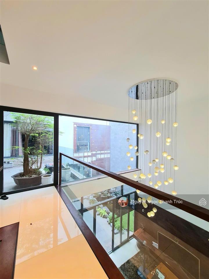 Cho thuê tòa nhà mặt tiền hồ biểu chánh, phú nhuận dt 9x20m trệt 2 lầu 80 triệu/tháng