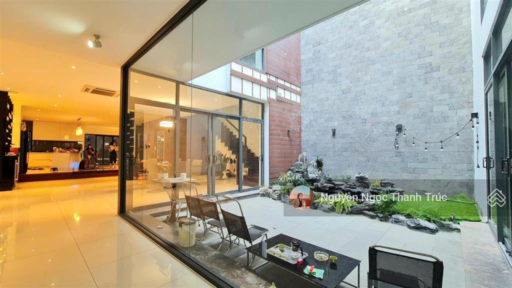Cho thuê tòa nhà mặt tiền hồ biểu chánh, phú nhuận dt 9x20m trệt 2 lầu 80 triệu/tháng