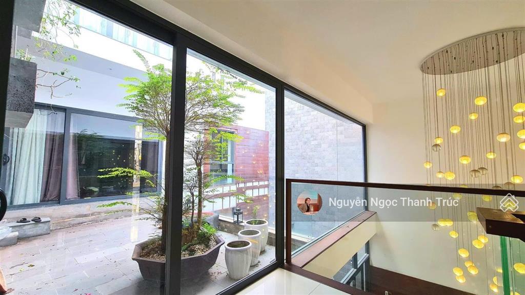 Cho thuê tòa nhà mặt tiền hồ biểu chánh, phú nhuận dt 9x20m trệt 2 lầu 80 triệu/tháng