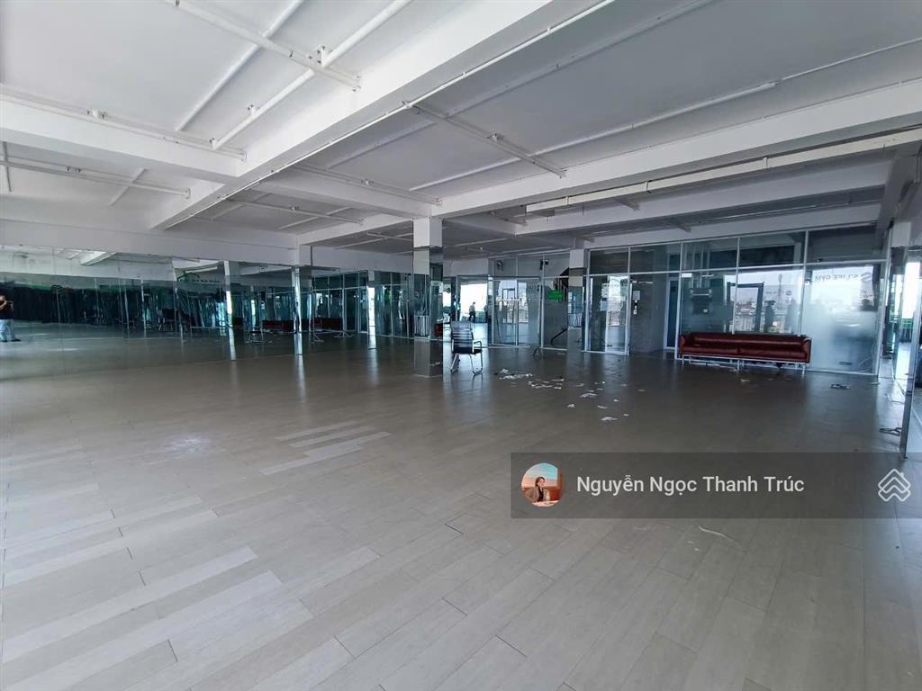 Building mặt tiền tân cảng  vị trí đẹp ngay landmark 81