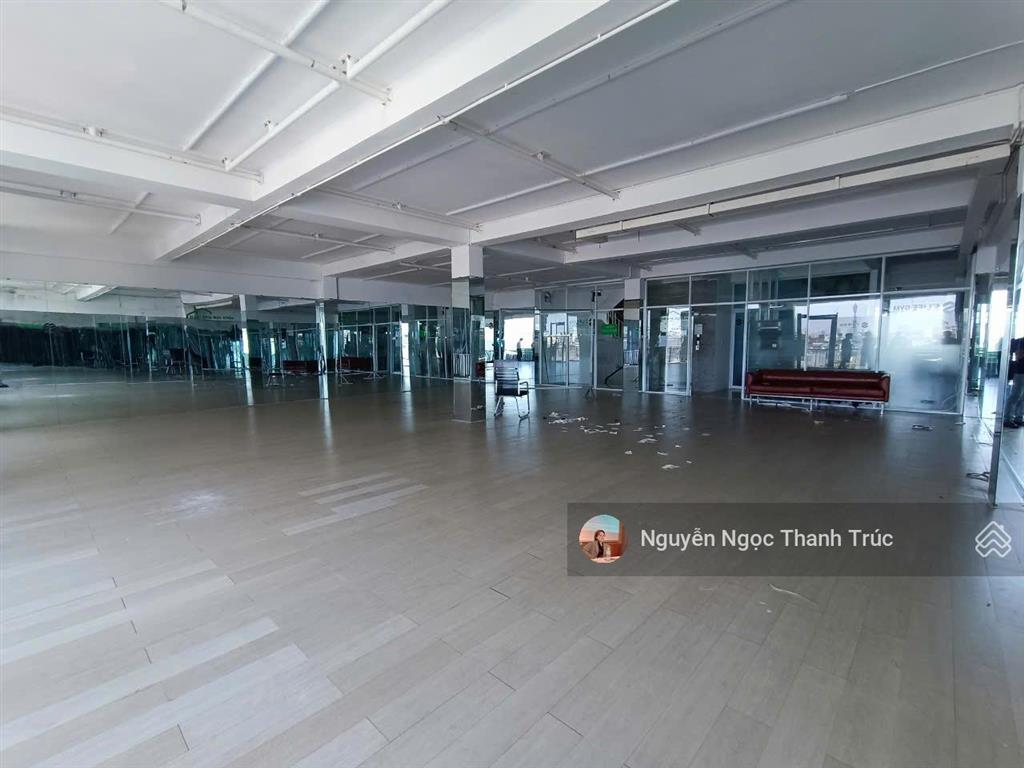 Building mặt tiền tân cảng  vị trí đẹp ngay landmark 81