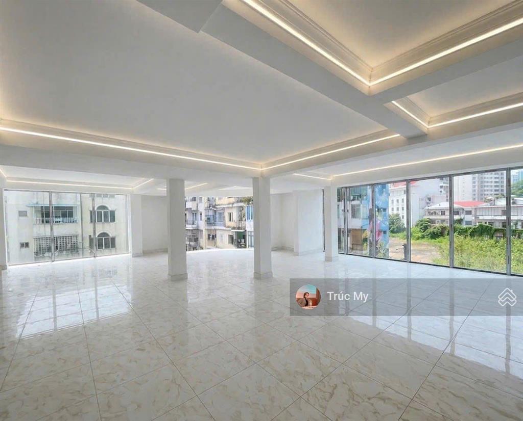 Mặt tiền trần đình xu, q1  ngang 7m, khu kinh doanh sầm uất
