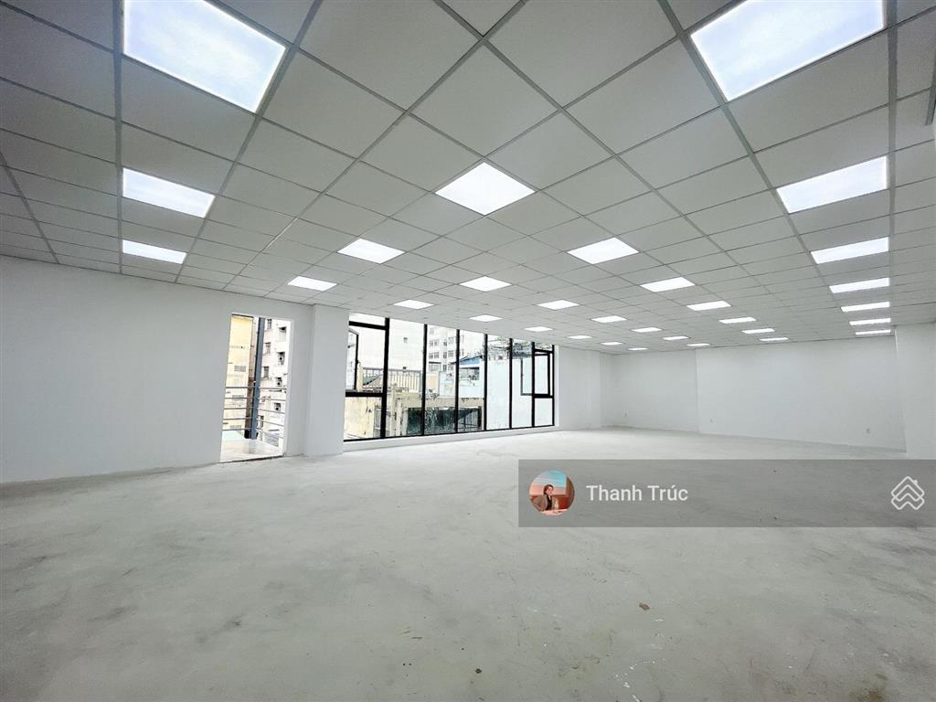 Buiding mặt tiền võ văn tần, quận 3  dt 10x30m  hầm, trệt, lửng, 8 lầu, sân thượng  550 triệu/tháng
