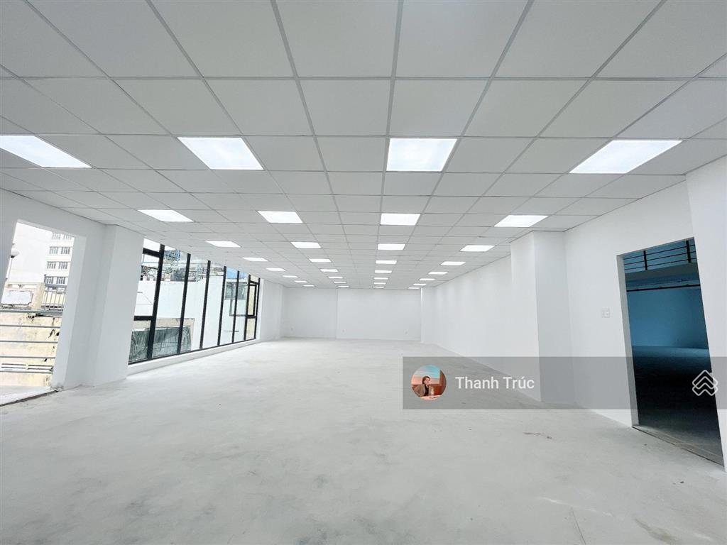 Buiding mặt tiền võ văn tần, quận 3  dt 10x30m  hầm, trệt, lửng, 8 lầu, sân thượng  550 triệu/tháng