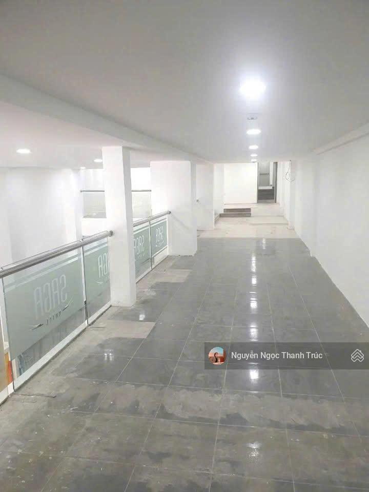 Cho thuê nhà mặt tiền bà hạt  quận 10, có thang máy