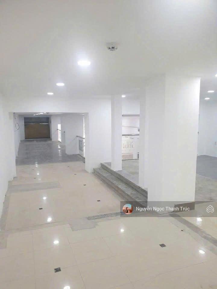 Cho thuê nhà mặt tiền bà hạt  quận 10, có thang máy