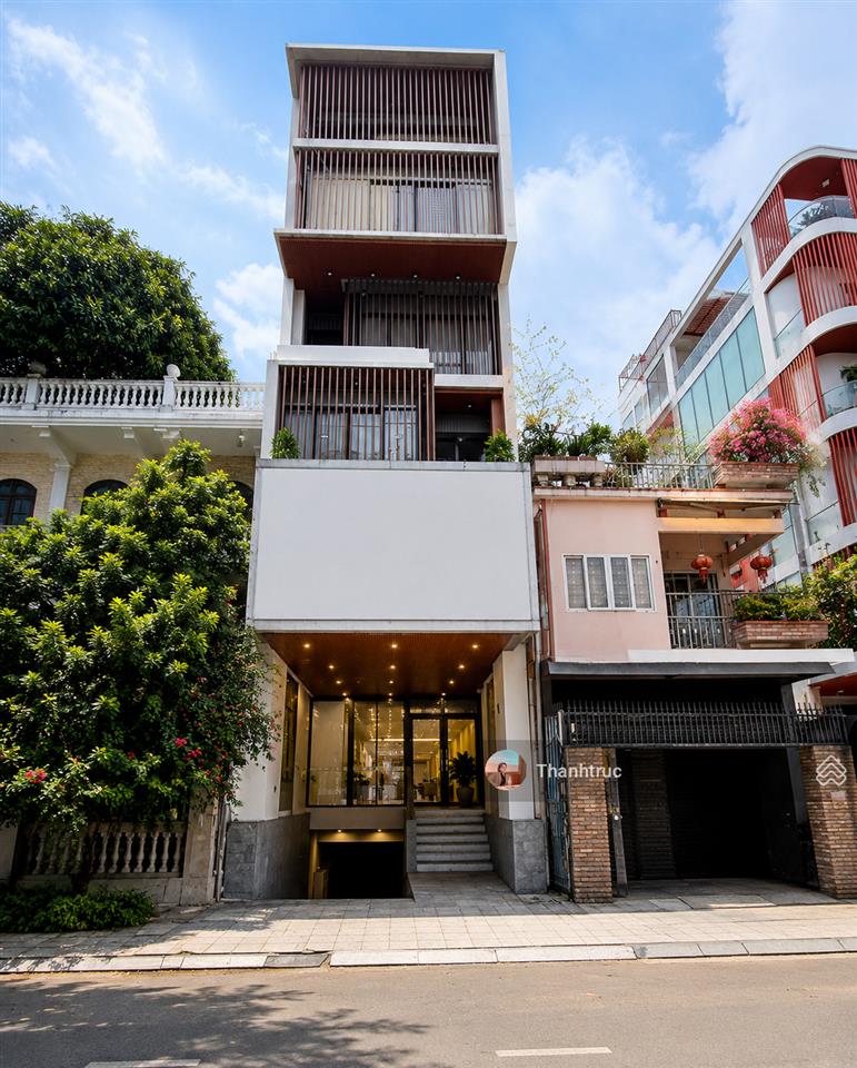 Building thạch thị thanh quận 1 | hầm + 5 lầu, thang máy