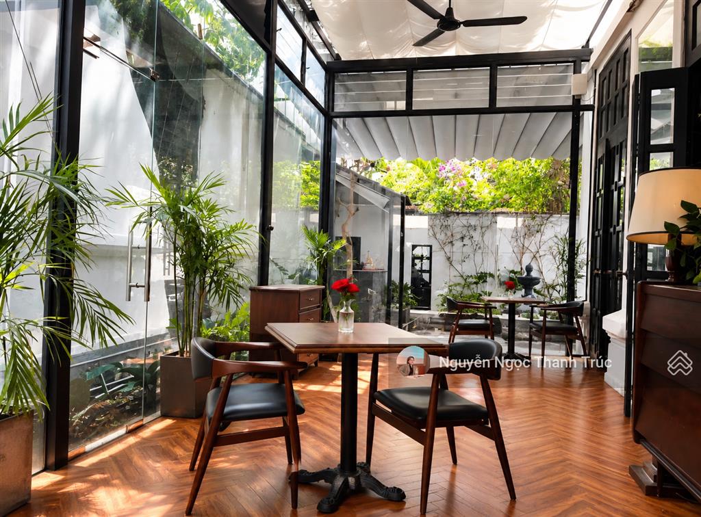 Cho thuê biệt thự mt tú xương quận 3  dt 12x30m  2 tầng có sân vườn  220 triệu/tháng
