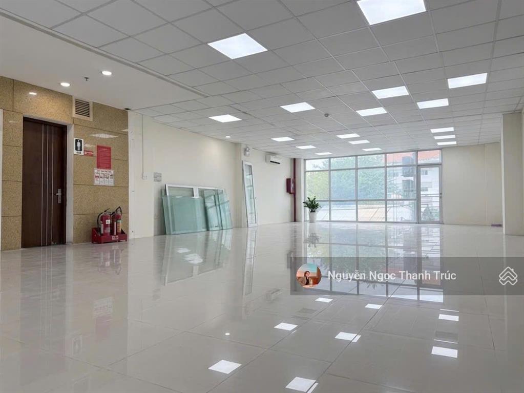 Cho thuê tòa nhà góc 2mt nguyễn văn đậu bình thạnh  10x18m hầm 6 lầu  140 triệu/tháng