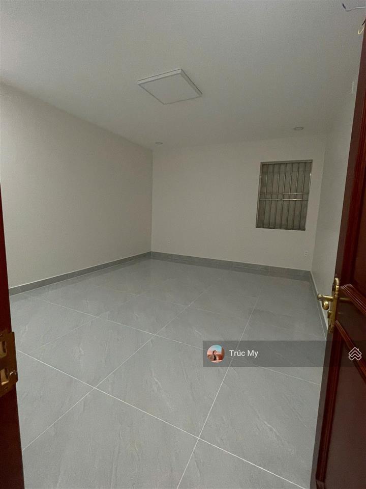 Cho thuê nhà mới ngang 10m  ba tháng hai quận 10 | thang máy, sàn suốt