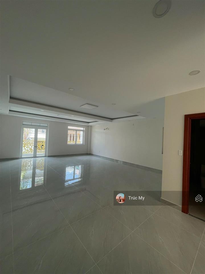 Cho thuê nhà mới ngang 10m  ba tháng hai quận 10 | thang máy, sàn suốt