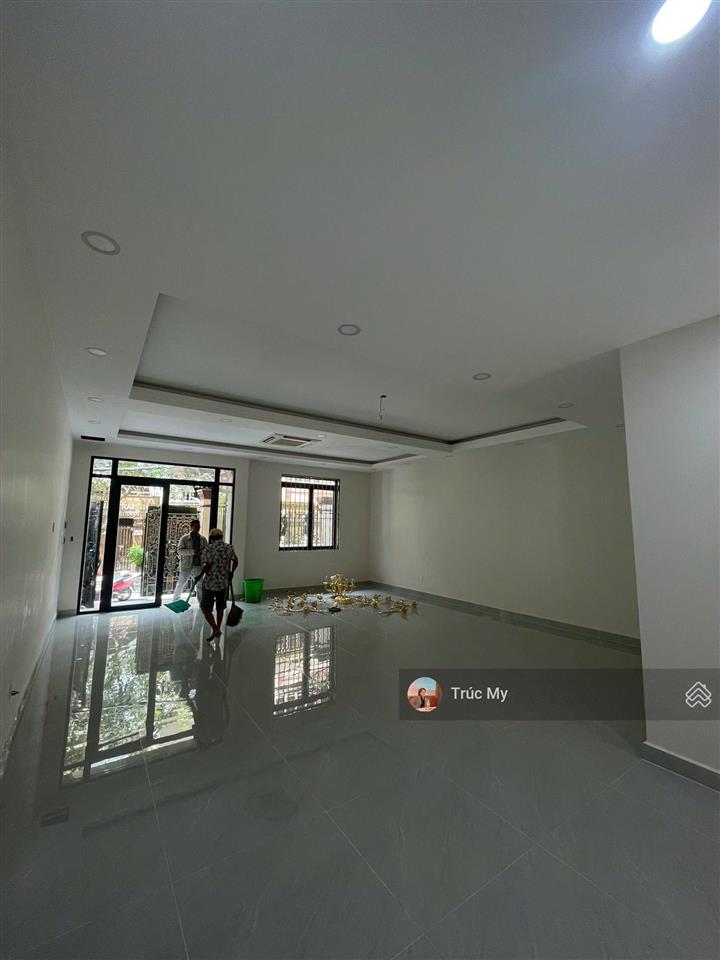 Cho thuê nhà mới ngang 10m  ba tháng hai quận 10 | thang máy, sàn suốt