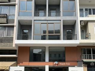 Tòa nhà mới xây nguyễn ngọc phương khu vực giáp quận 1