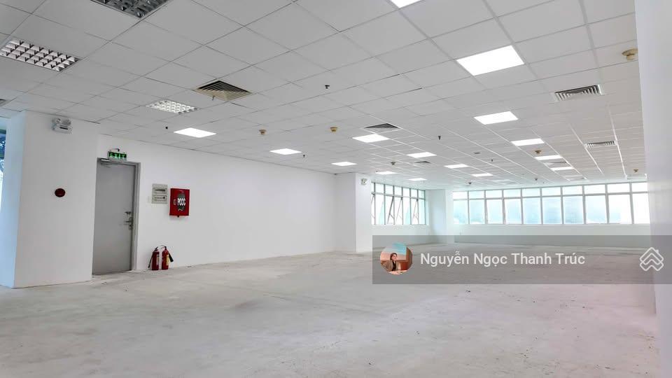 Nhà mặt tiền ngang 9m  thang máy huỳnh thúc kháng, quận 1
