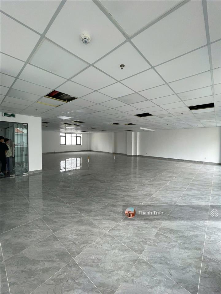 Tòa nhà mặt tiền đường hồ xuân hương, ngay ngã 4 trương định quận 3, hồ chí minh