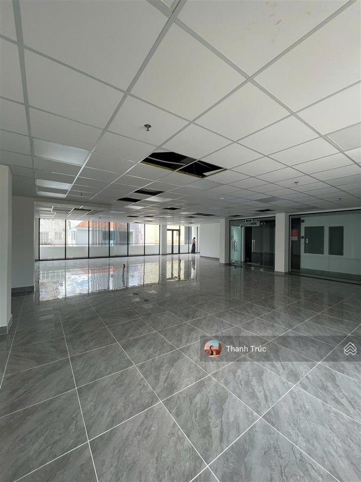Tòa nhà mặt tiền đường hồ xuân hương, ngay ngã 4 trương định quận 3, hồ chí minh