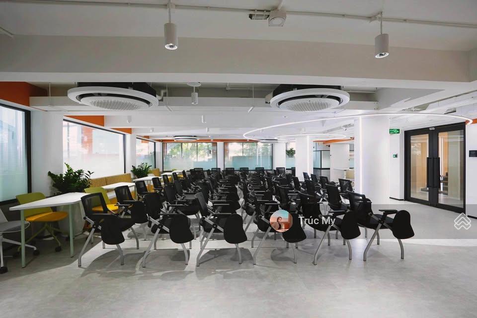Cho thuê góc 2 mặt tiền 25b trần cao vân & hai bà trưng, quận 1  dt 20x20m  trệt 3 lầu