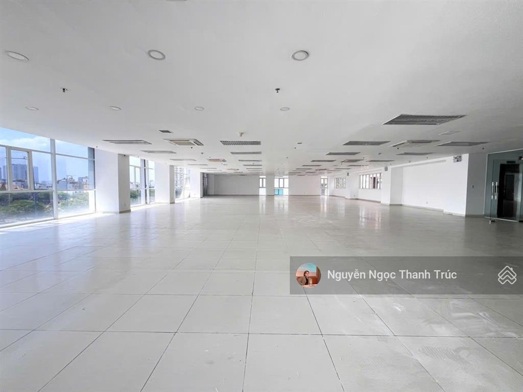 Cho thuê tòa nhà đường c1, tân bình. dt 10 x 10m. hầm, 4 lầu, thang máy, pccc. 70 triệu/tháng.