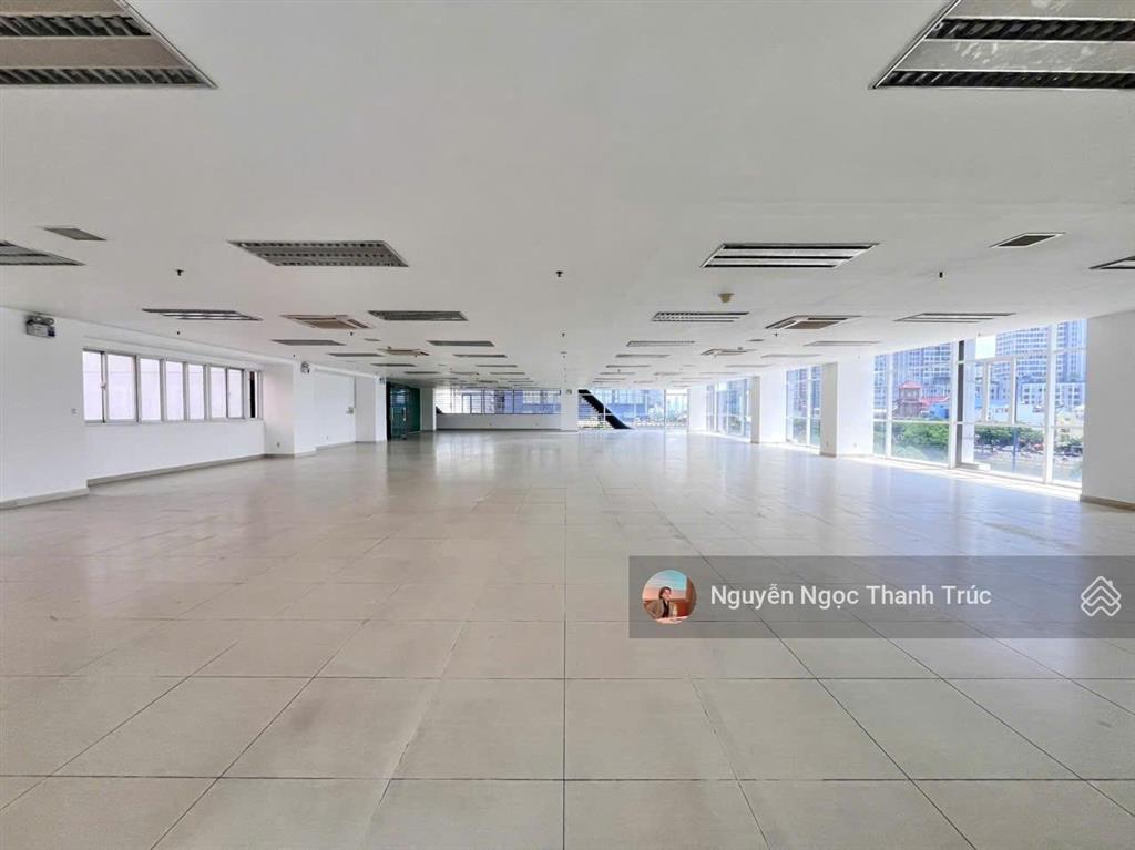 Cho thuê tòa nhà đường c1, tân bình. dt 10 x 10m. hầm, 4 lầu, thang máy, pccc. 70 triệu/tháng.